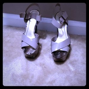 Jessica Simpson pumps